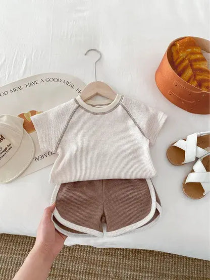 Oberteil und Knopf aus reiner Baby-Baumwolle