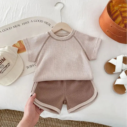 Oberteil und Knopf aus reiner Baby-Baumwolle